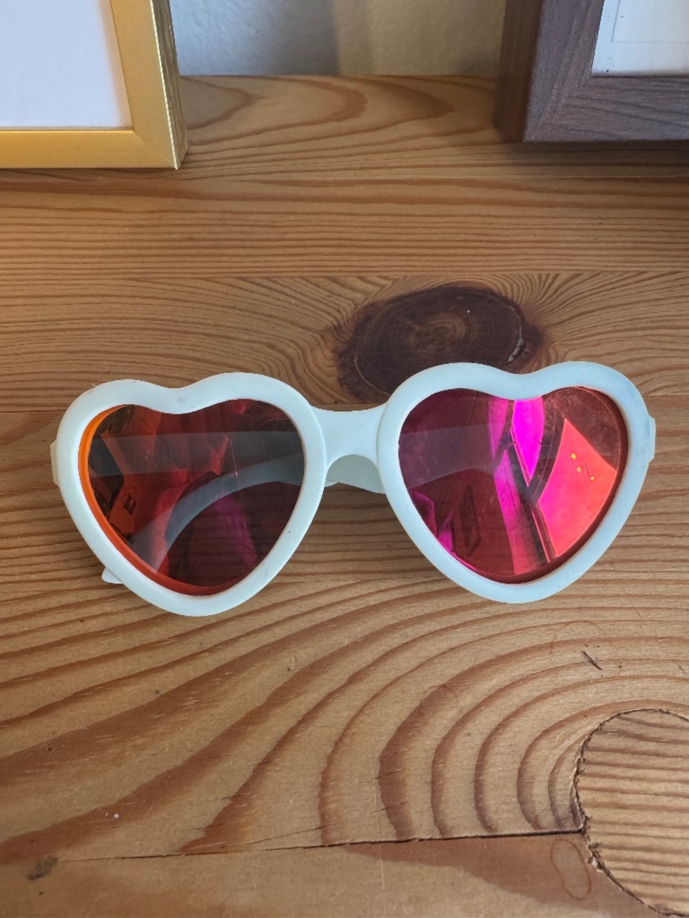 Babiators heart shaped mirrored lenses, pink and beige sunglasses. Size 3-5